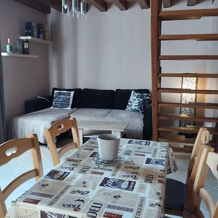 Charmante Petite Maison De Bourg Apartment Autry-le-Chatel Exterior photo