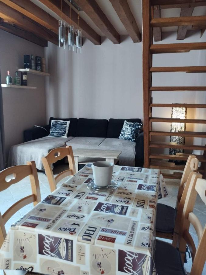 Charmante Petite Maison De Bourg Apartment Autry-le-Chatel Exterior photo